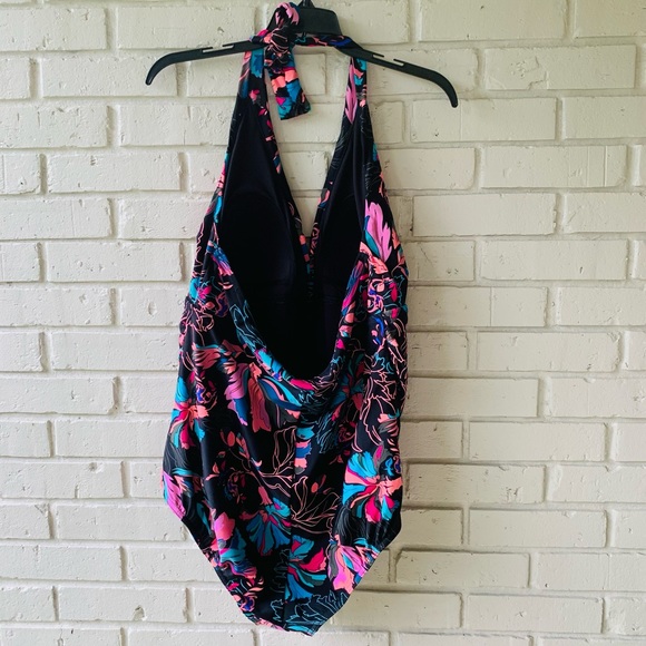 ☀️Sale🔥 Time and Tru - One Piece Flowery Multicolor Swimsuit - Picture 4 of 14